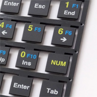 Détail d'un repiquage sur clavier fourni vierge